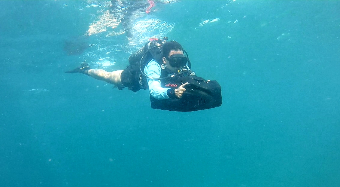 LARANTUKA-Diver Delivery Vehicle